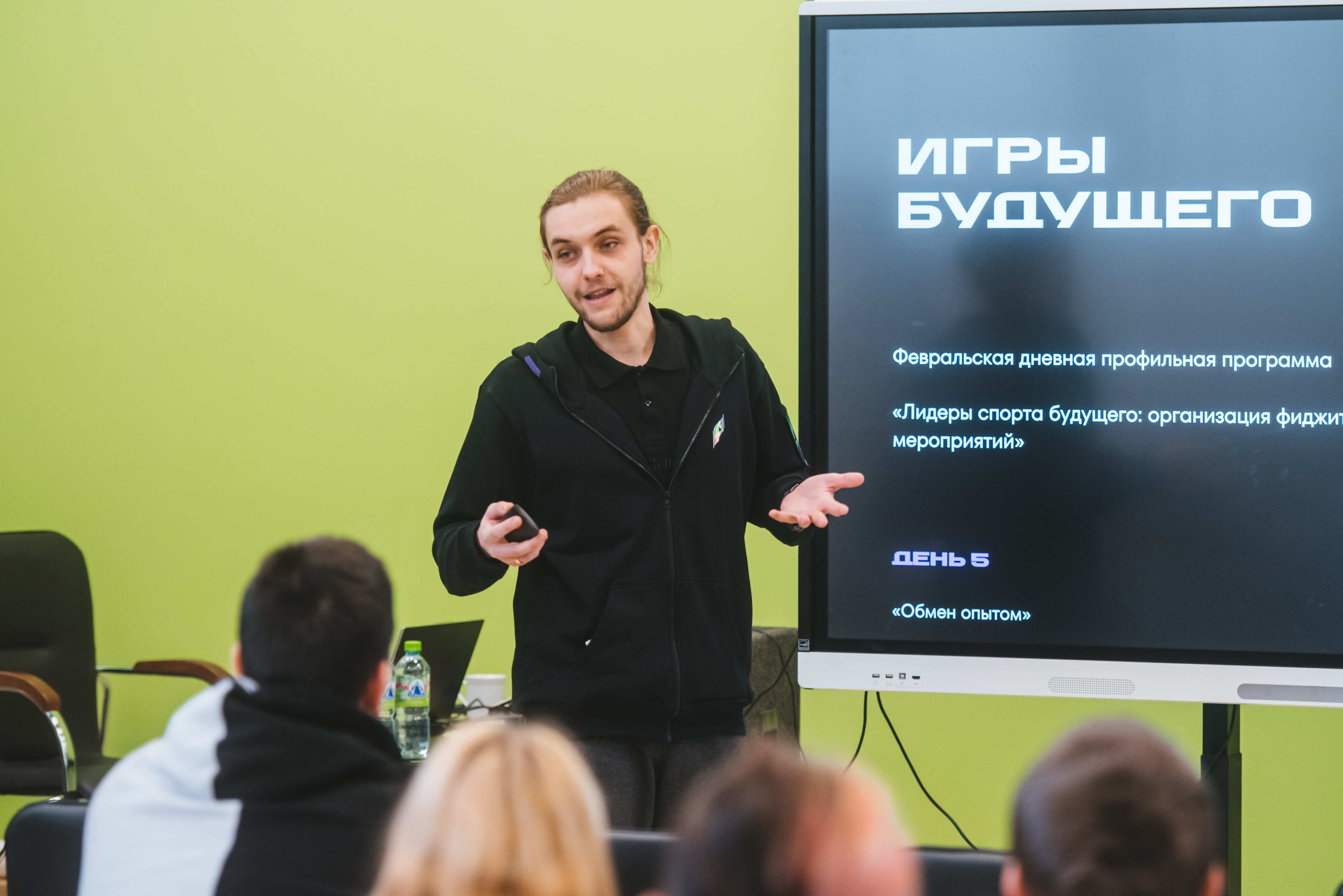 Участники программы «Лидеры спорта будущего» посетили Фиджитал Игры 3 в Казани