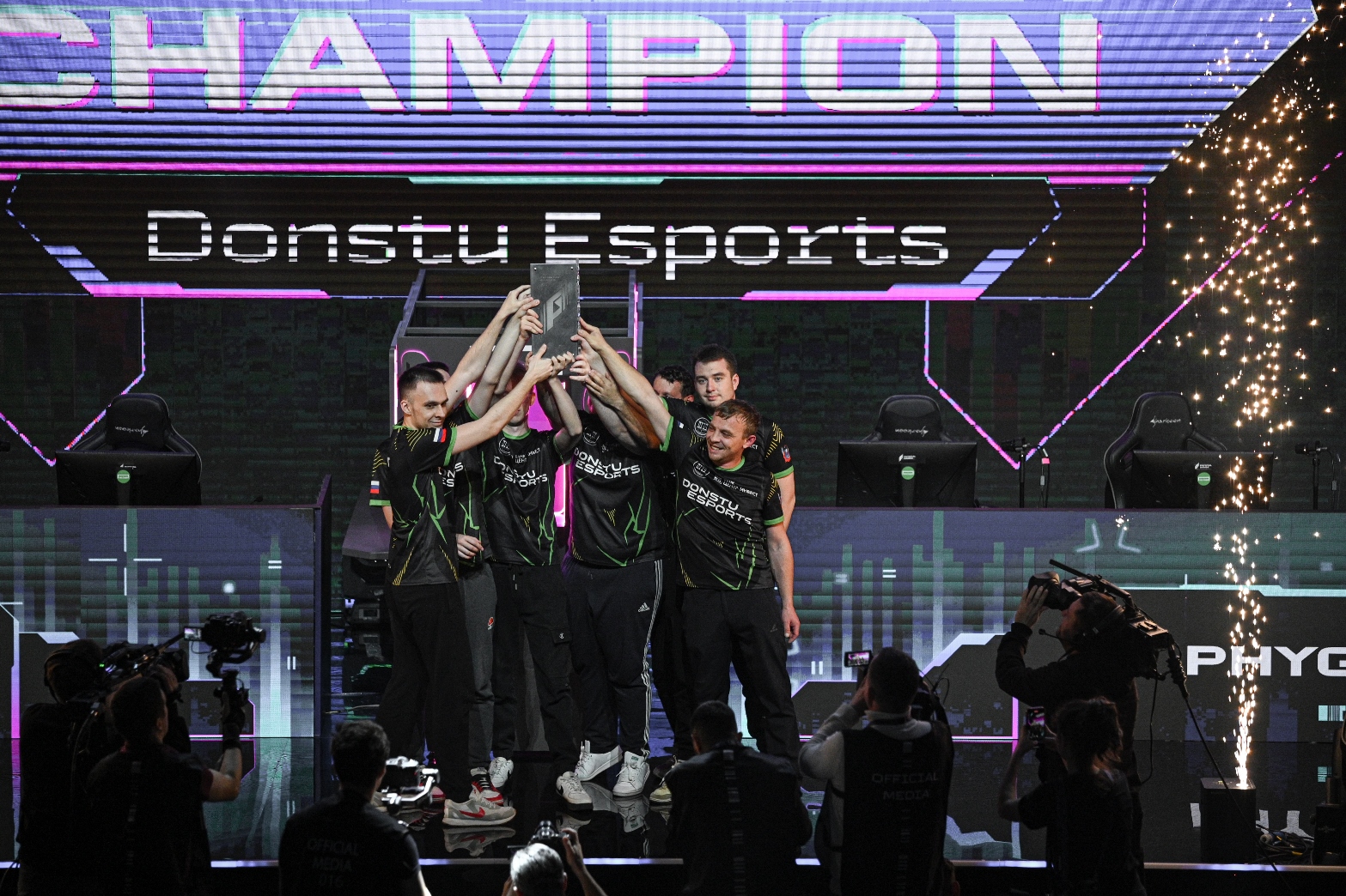 Donstu Esports выиграли турнир «Путь Чемпиона» по тактическим боям CS:GO+лазертаг